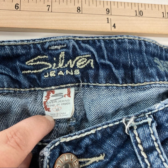 Silver Jeans Women's Sz 28 Santorini Capri/Cropped Jeans Medium Wash Blue Denim - Picture 6 of 11